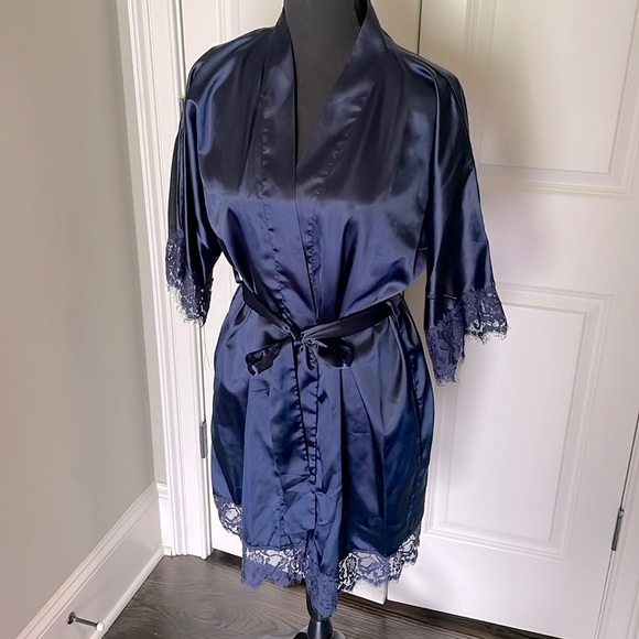 NWOT Navy Satin Lace Short Robe Attached Belt Size M Medium - Picture 1 of 4